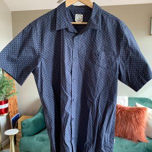 NWOT- Voyager Mens Button Down Short Sleeve Shirt - Bundle 3 T-shirts for $20!